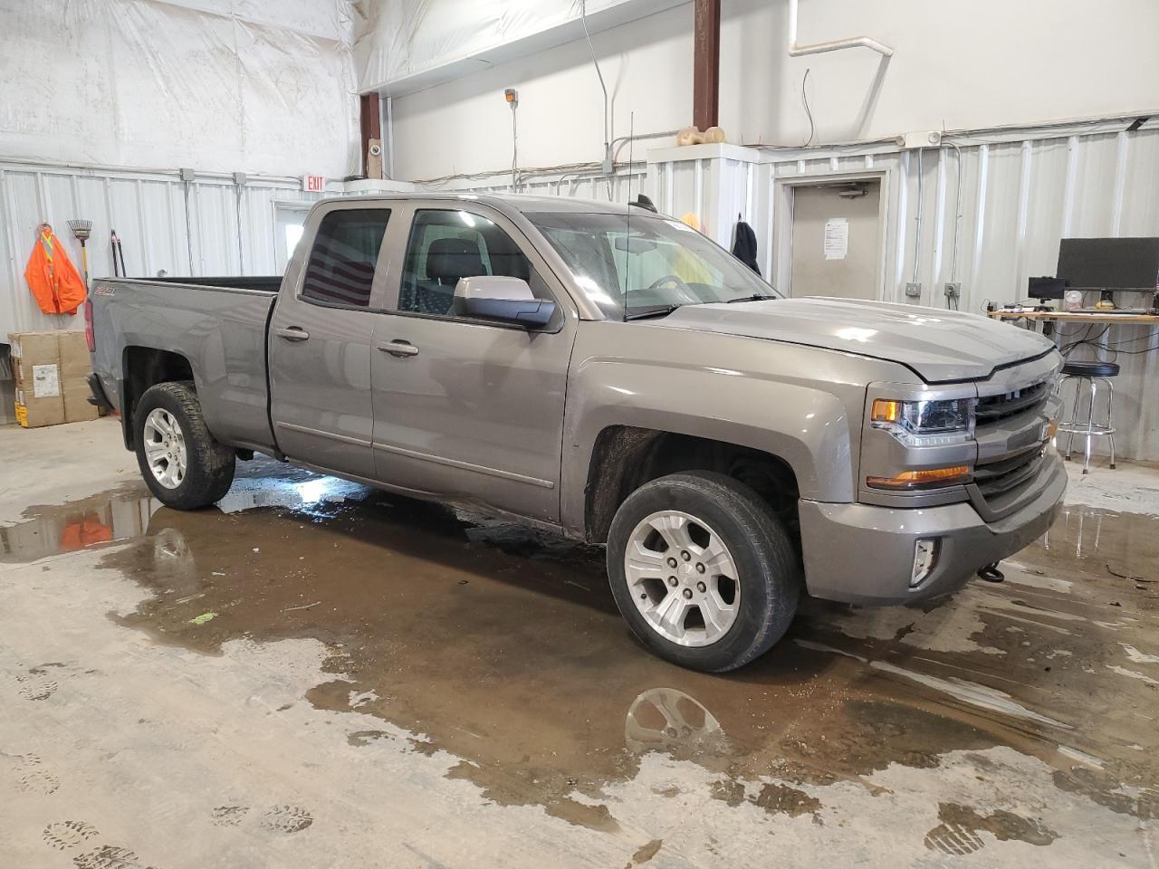 2017 CHEVROLET SILVERADO - Image 4