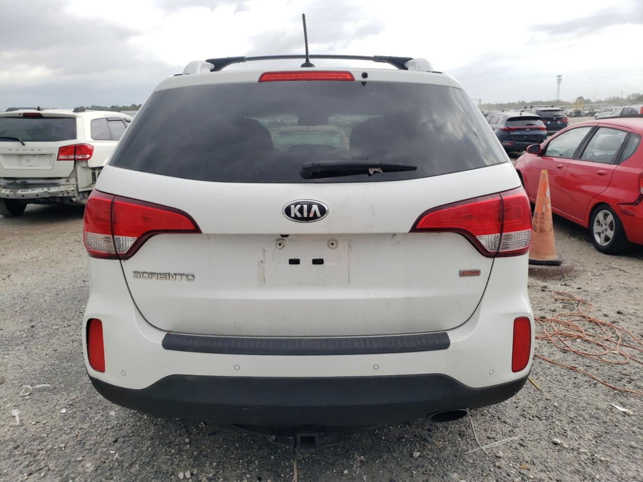 2014 KIA SORENTO LX - Image 6