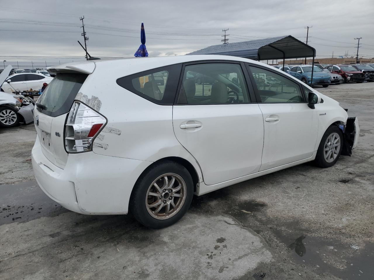 2013 TOYOTA PRIUS V - Фото 3