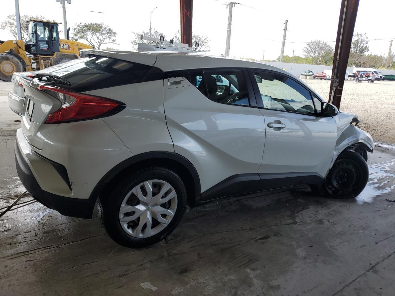 2021 TOYOTA C-HR XLE - Image 3