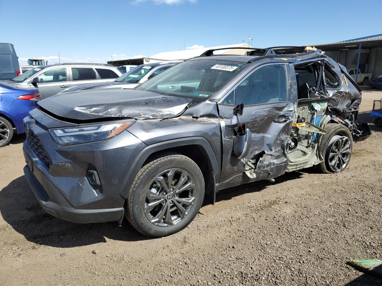 2022 TOYOTA RAV4 XLE P
