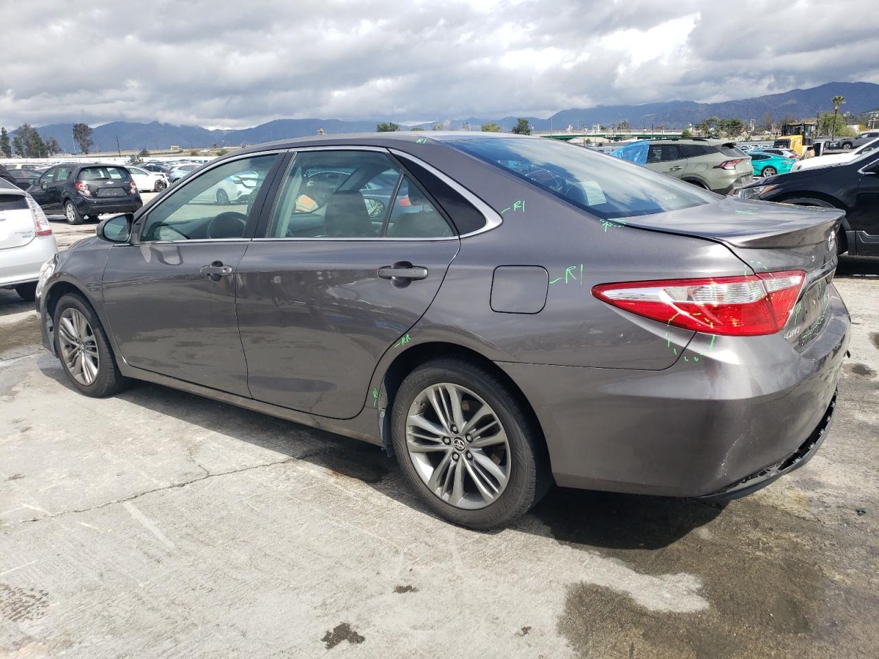 2015 TOYOTA CAMRY LE - Фото 2