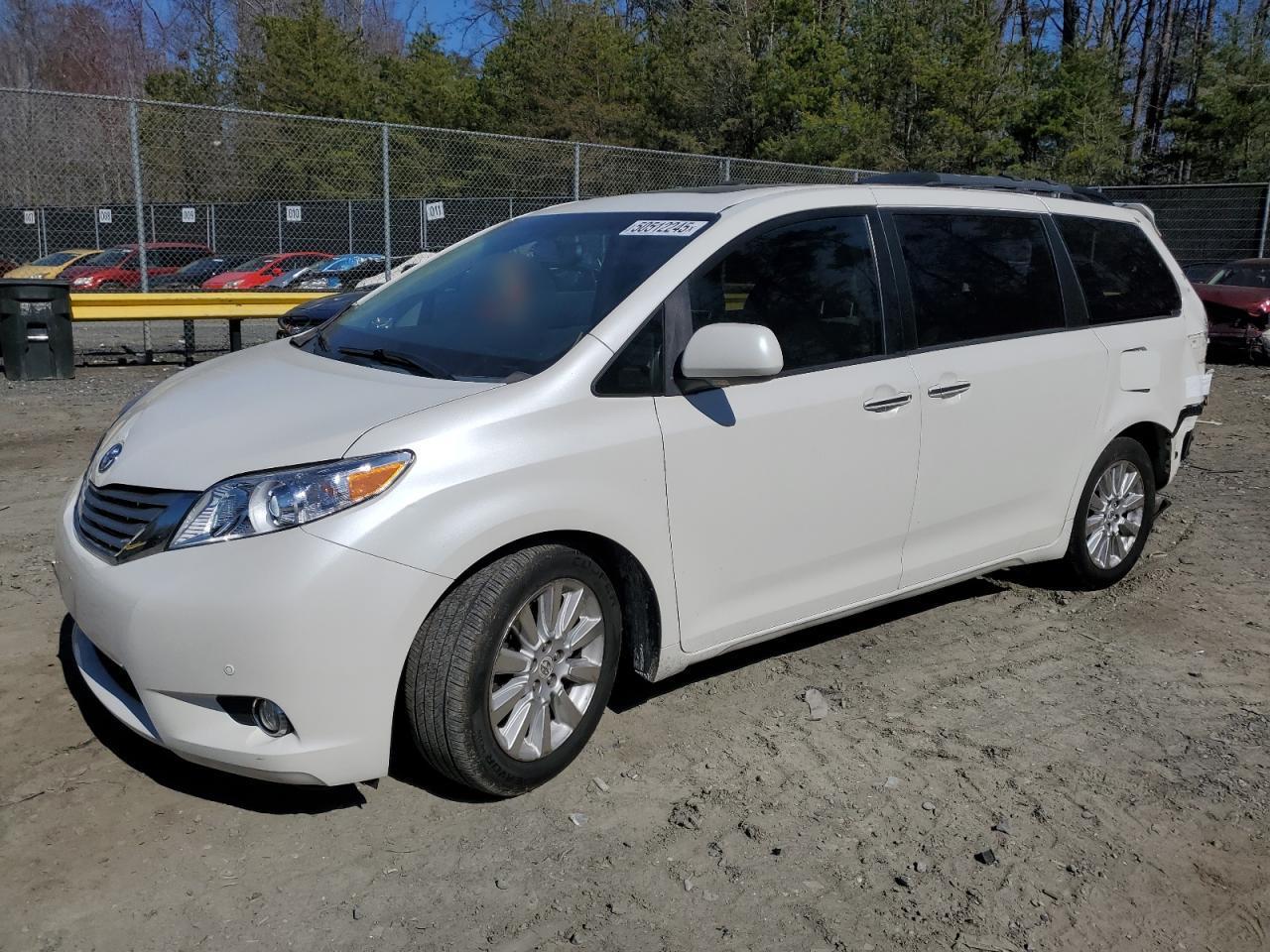 2011 TOYOTA SIENNA XLE