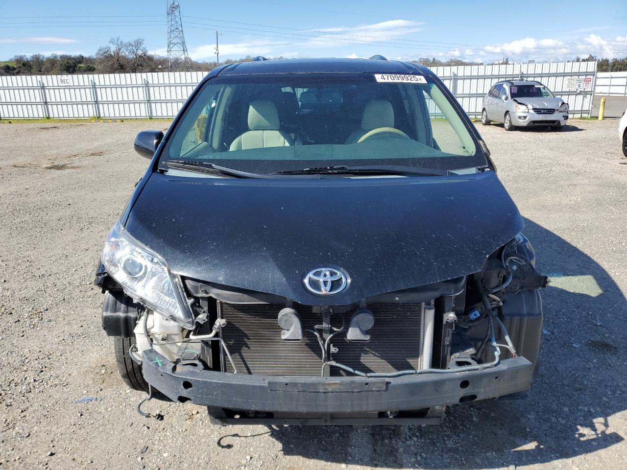 2013 TOYOTA SIENNA XLE - Фото 5
