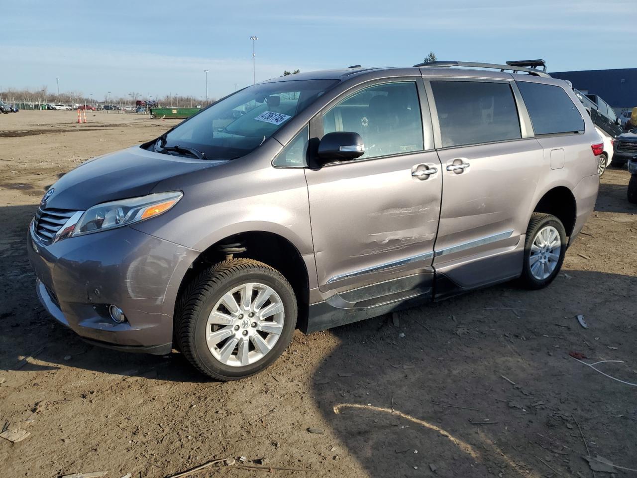 2015 TOYOTA SIENNA XLE