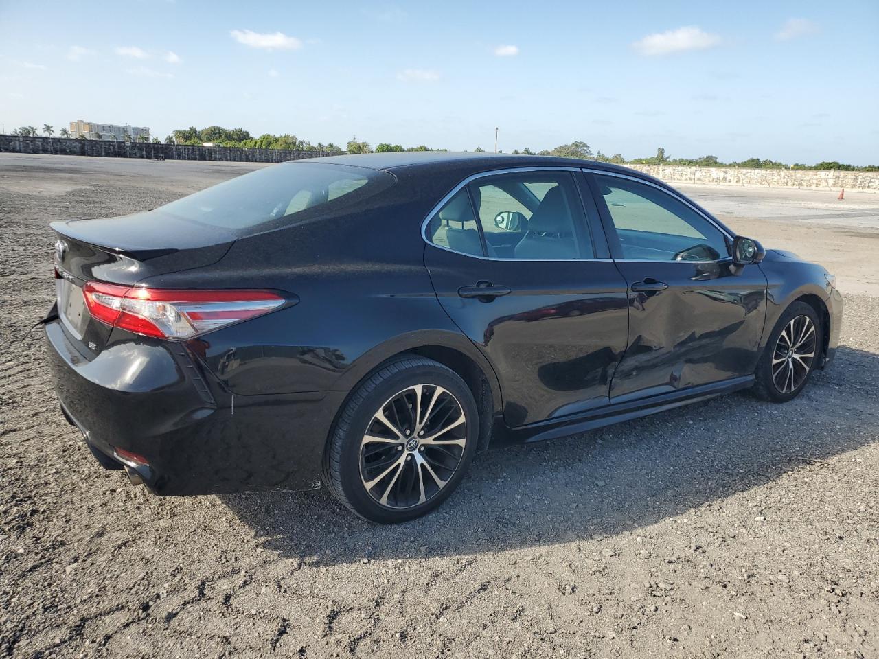 2018 TOYOTA CAMRY L - Фото 3