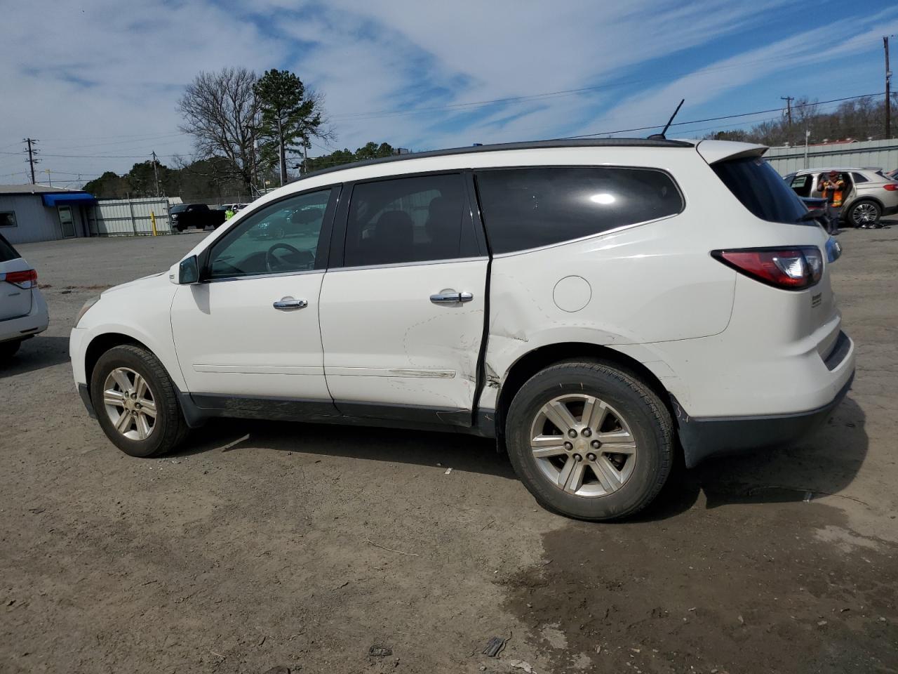 2014 CHEVROLET TRAVERSE L - Image 2