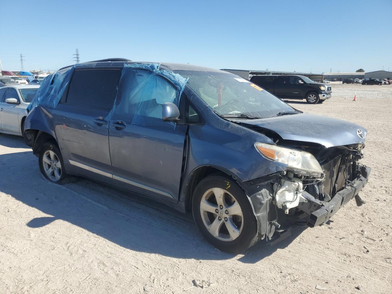 2015 TOYOTA SIENNA LE - Фото 4