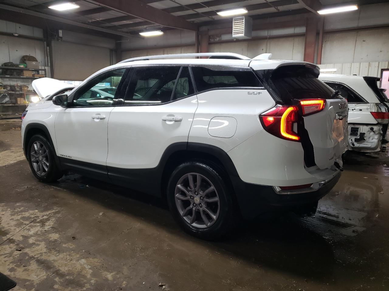 2023 GMC TERRAIN SL - Image 2