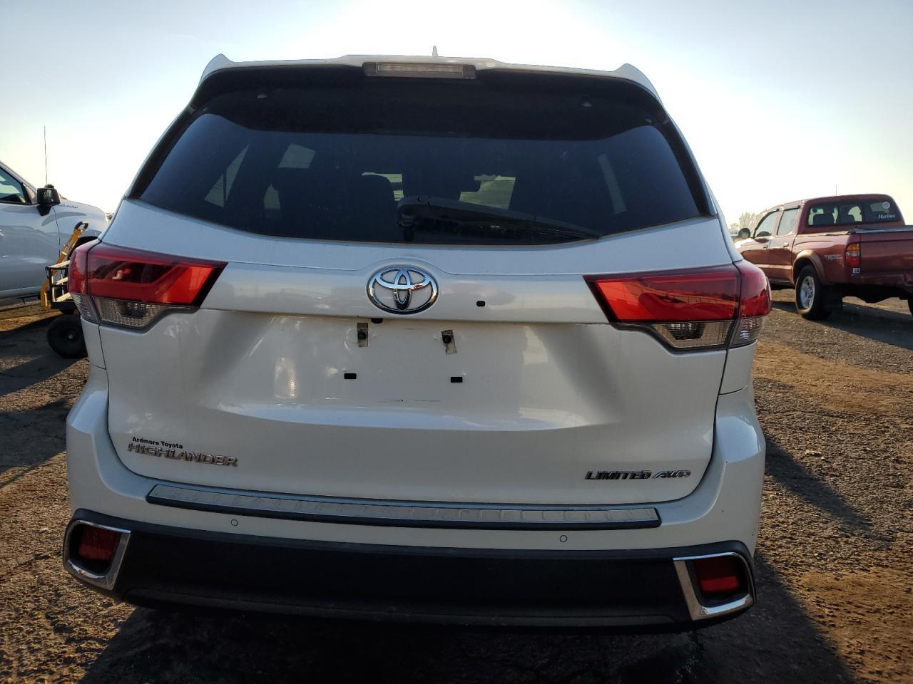 2019 TOYOTA HIGHLANDER - Image 6