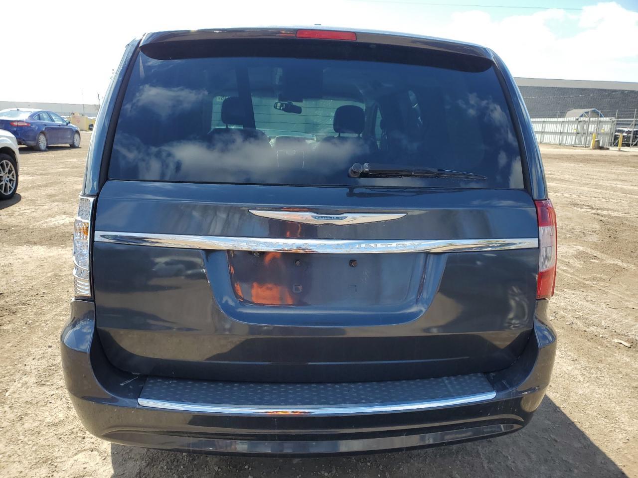 2014 CHRYSLER TOWN & COU - Image 6