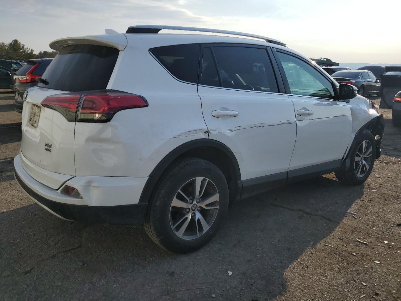 2016 TOYOTA RAV4 XLE - Фото 3