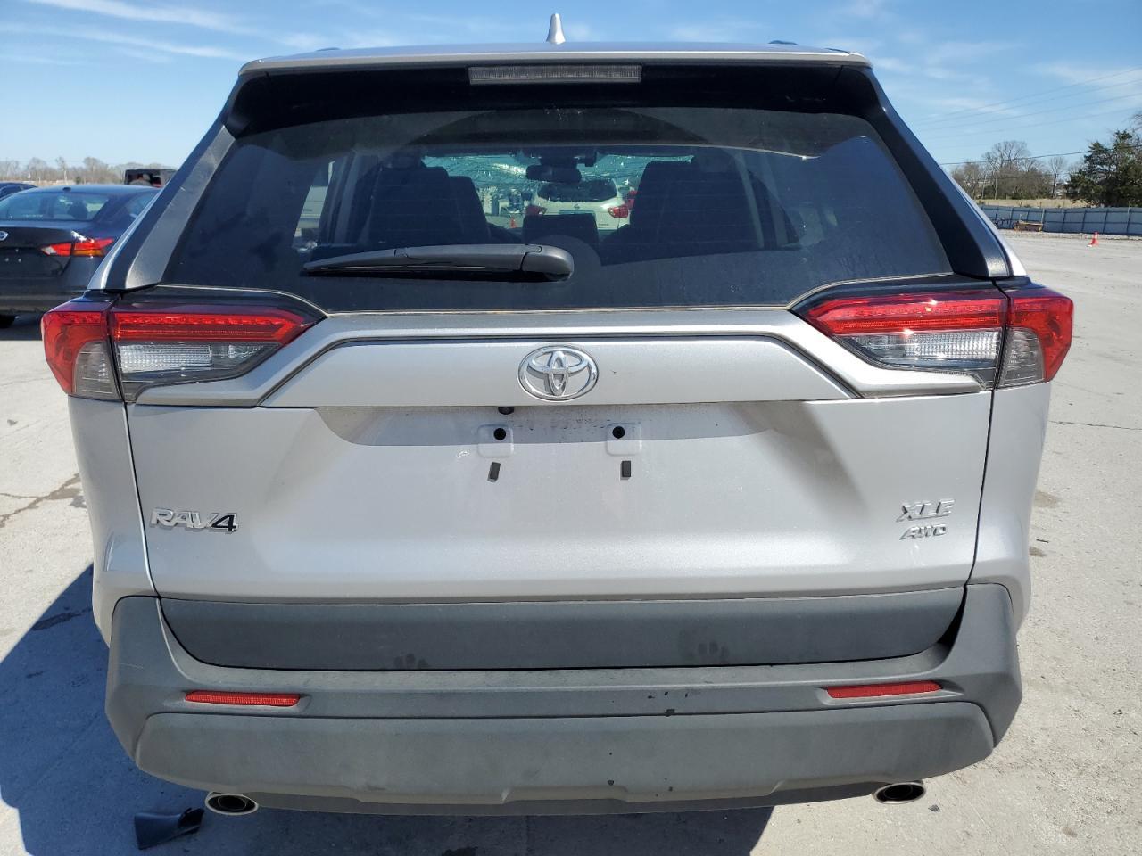 2024 TOYOTA RAV4 XLE P - Фото 6
