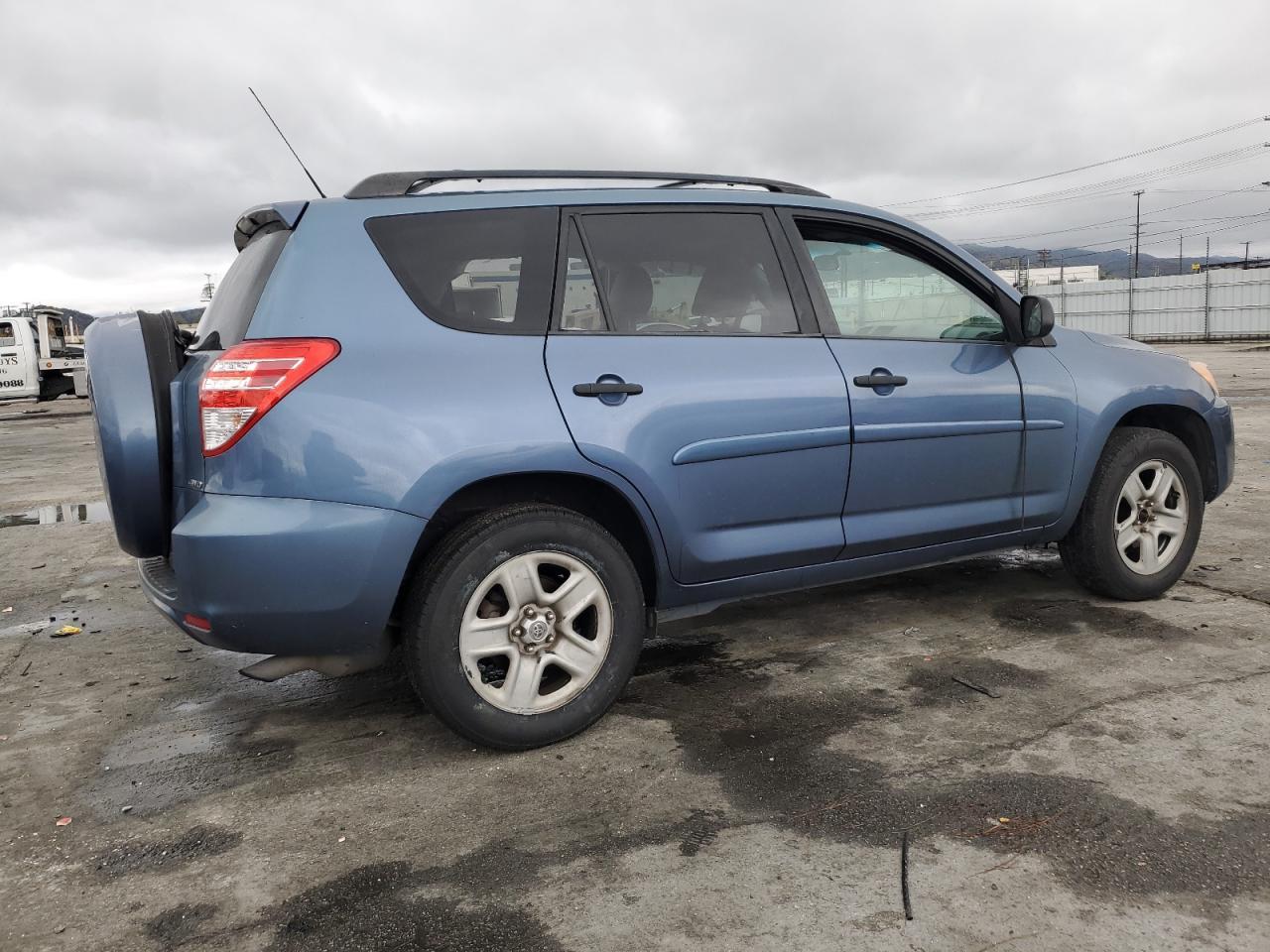 2011 TOYOTA RAV4 - Фото 3