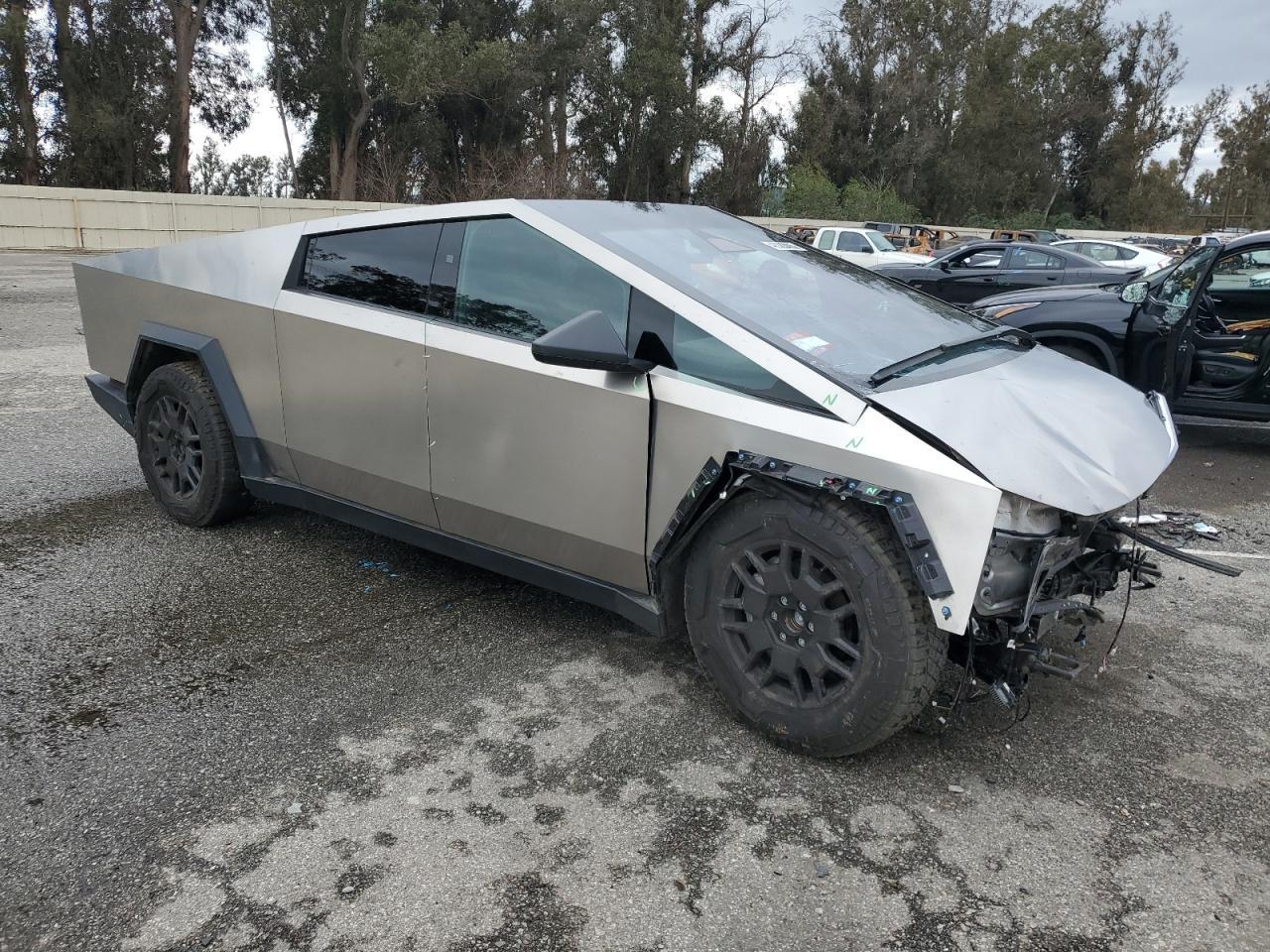 2024 TESLA CYBERTRUCK - Image 4