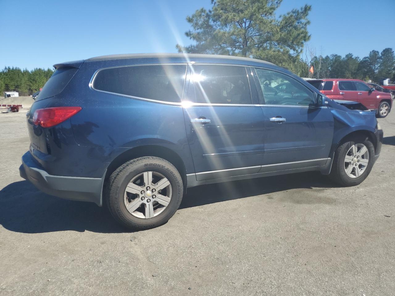 2011 CHEVROLET TRAVERSE L - Image 3