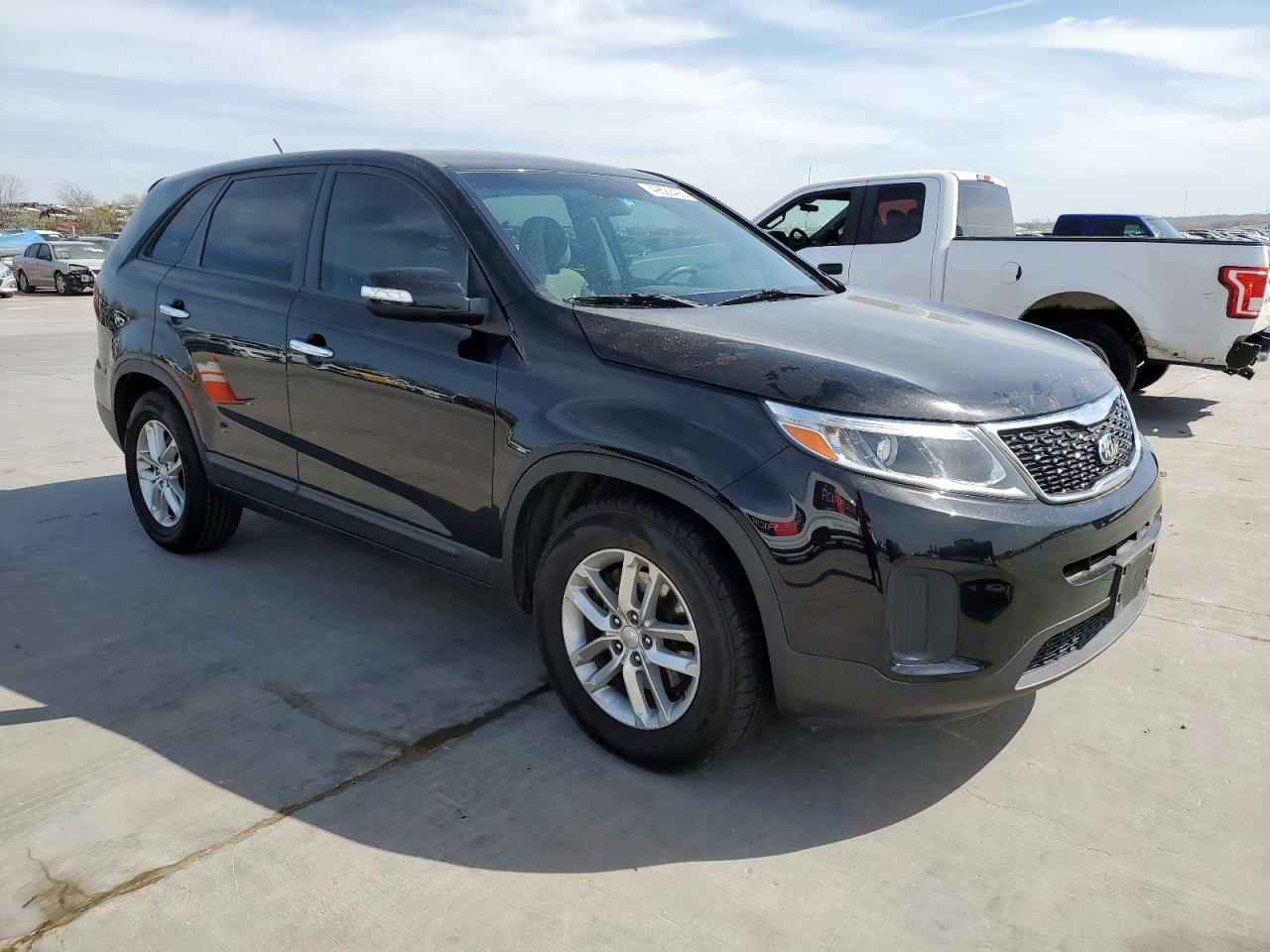2014 KIA SORENTO LX - Image 4
