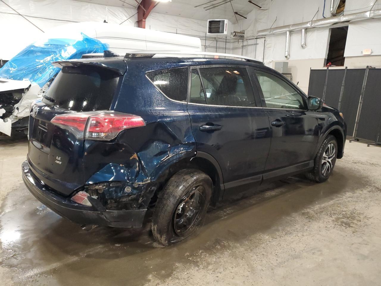 2017 TOYOTA RAV4 LE - Фото 3