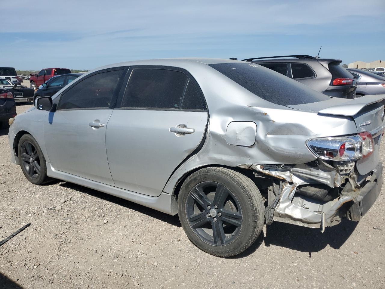 2013 TOYOTA COROLLA BA - Фото 2