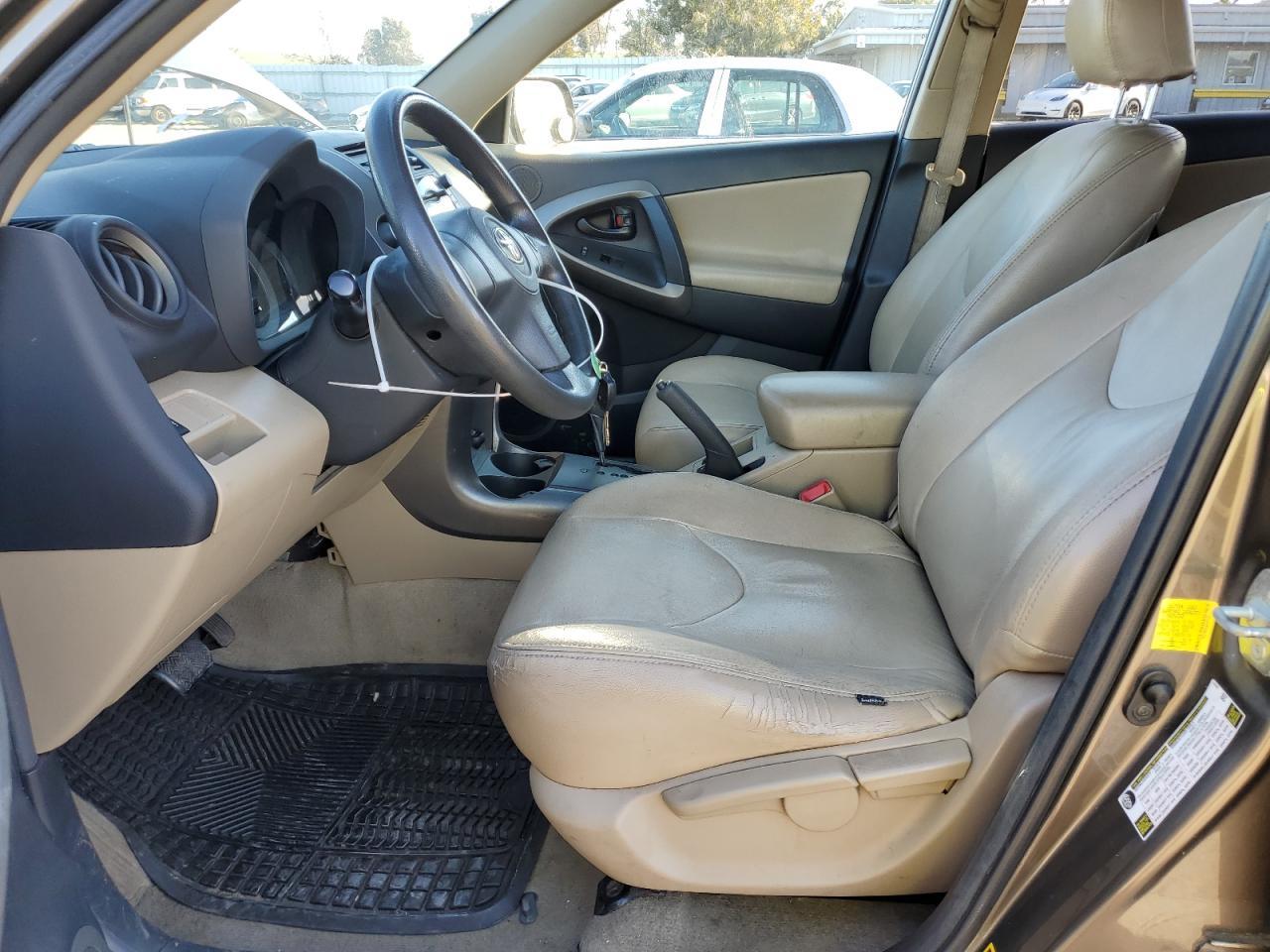 2011 TOYOTA RAV4 - Фото 7