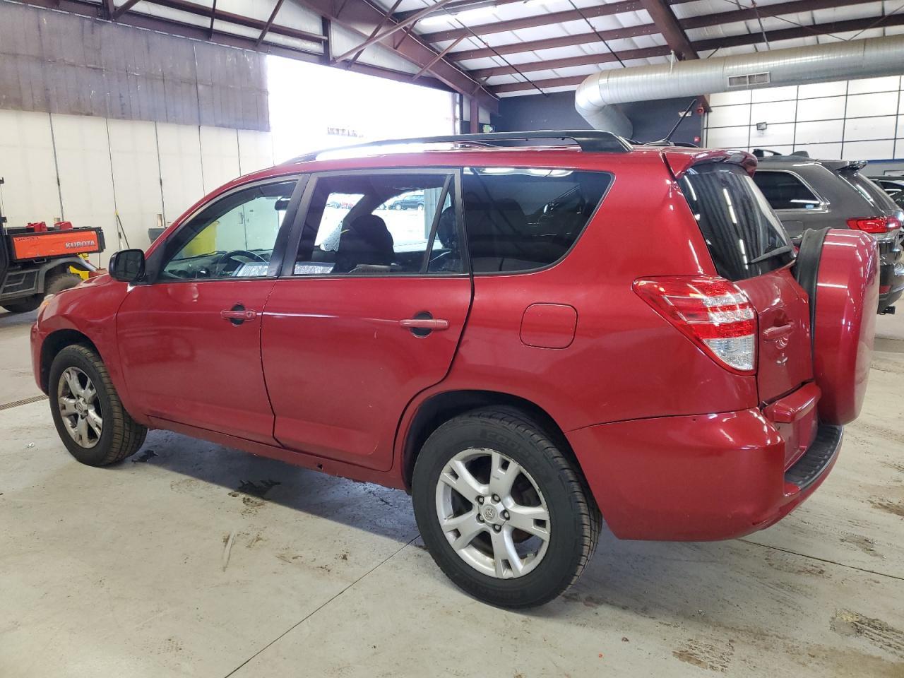 2011 TOYOTA RAV4 - Фото 2