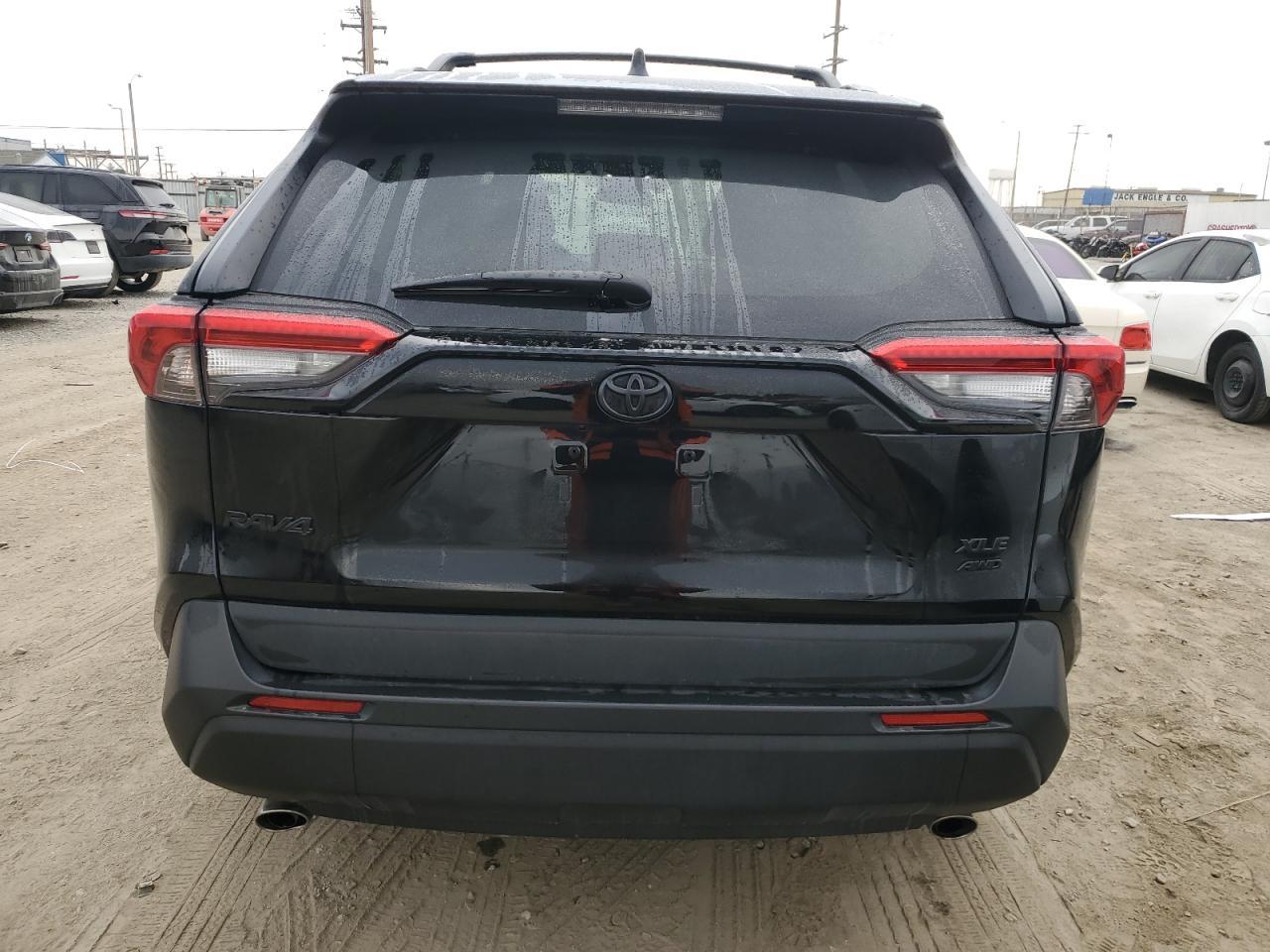 2022 TOYOTA RAV4 XLE P - Image 6