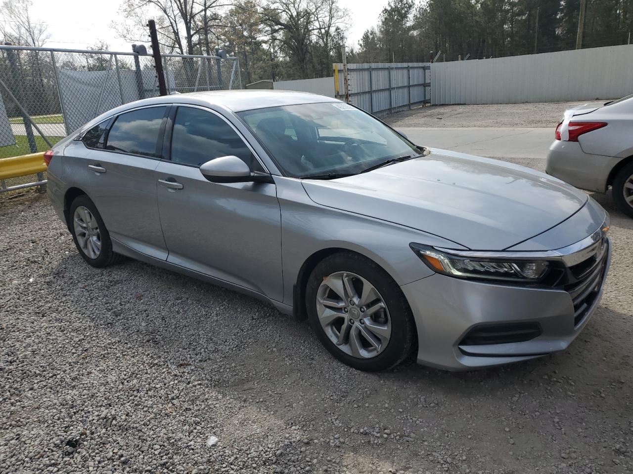 2018 HONDA ACCORD LX - Image 4