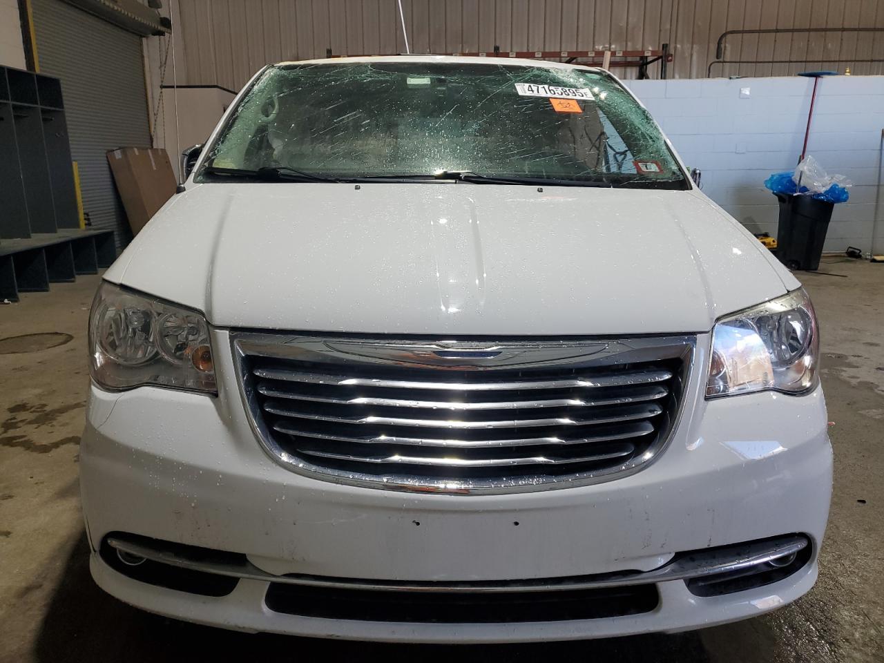 2014 CHRYSLER TOWN & COU - Image 5