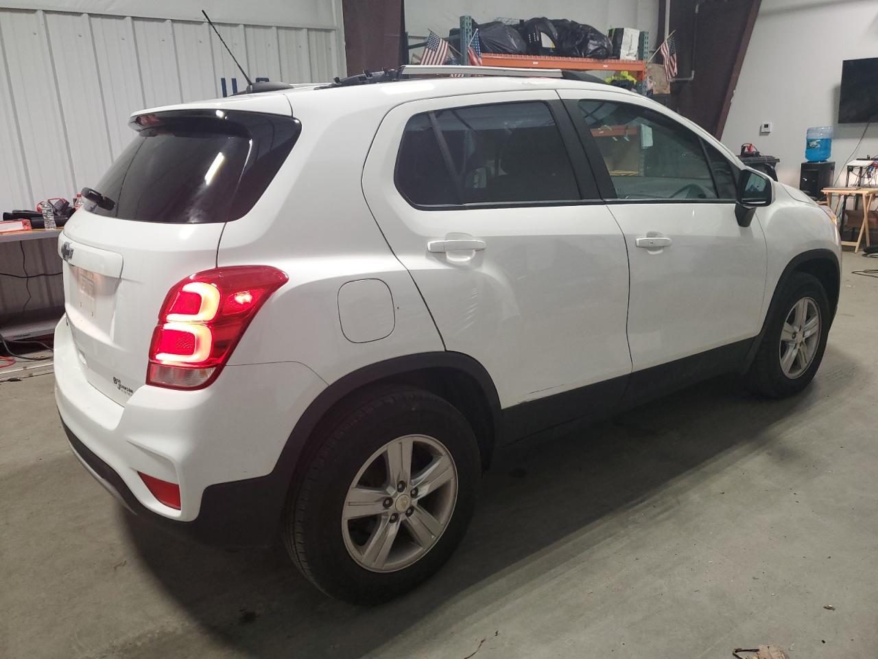 2021 CHEVROLET TRAX 1LT - Image 3