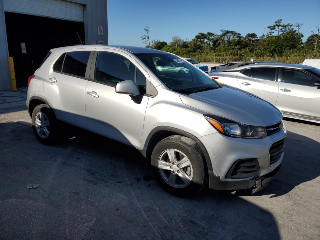 2021 CHEVROLET TRAX LS - Image 4
