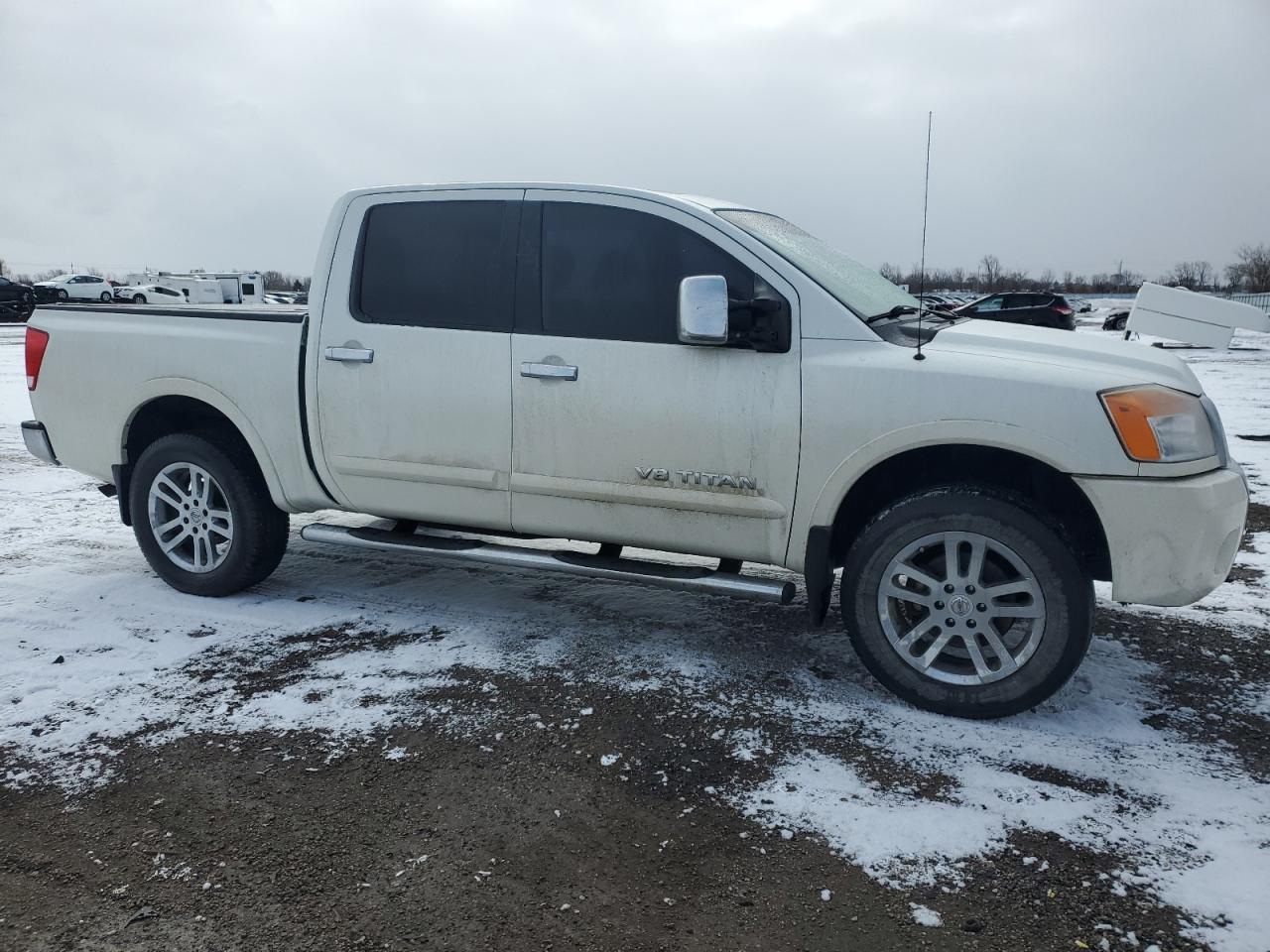 2013 NISSAN TITAN S - Фото 4