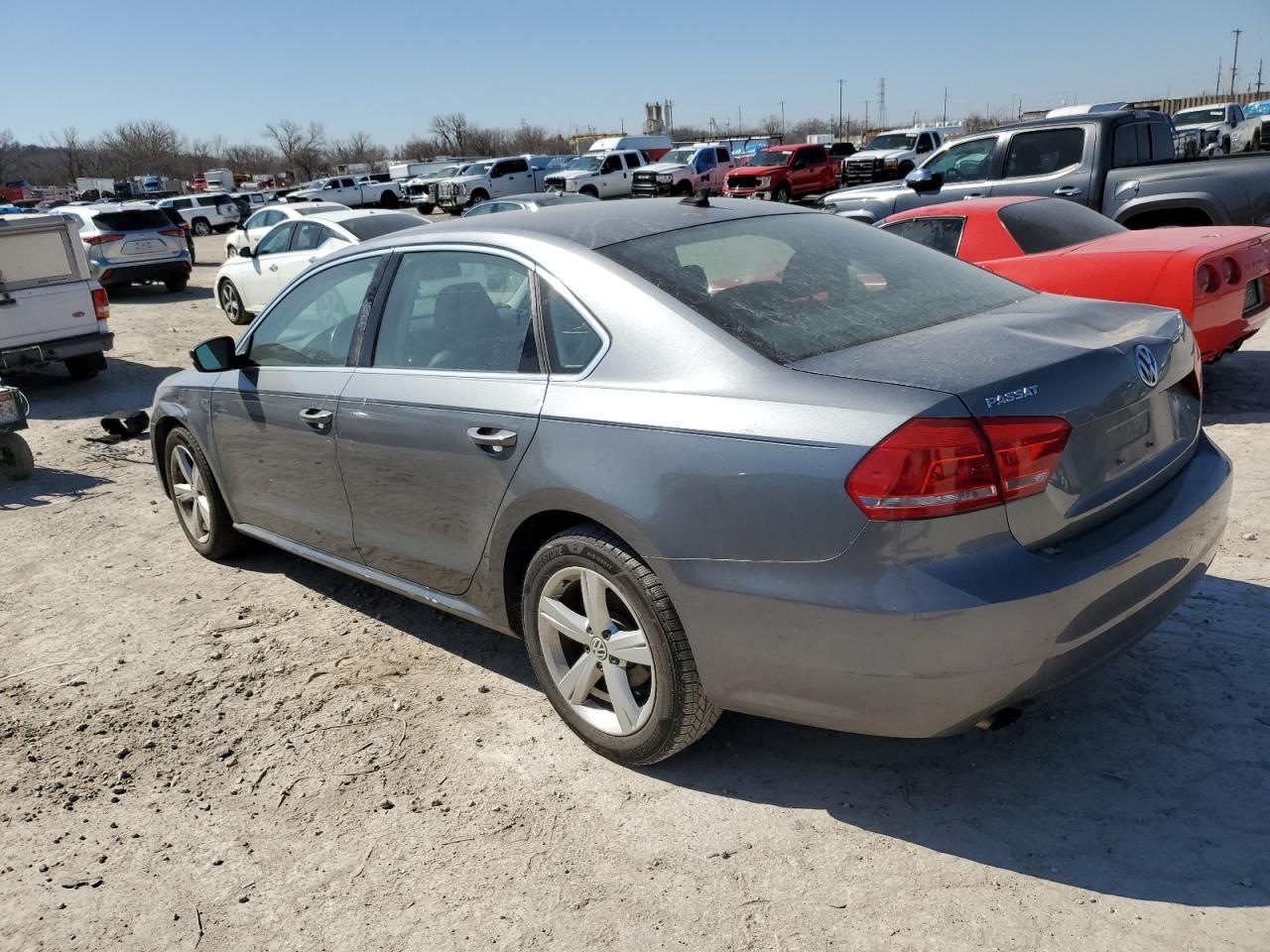 2015 VOLKSWAGEN PASSAT S - Фото 2