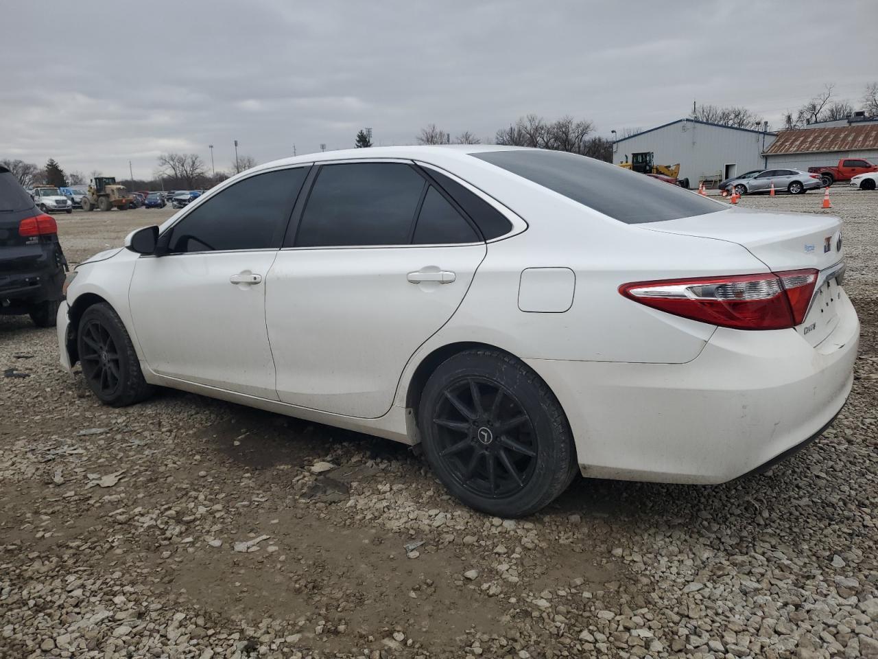 2016 TOYOTA CAMRY LE - Фото 2