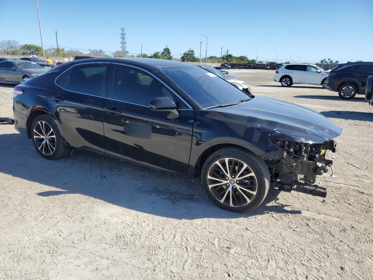 2020 TOYOTA CAMRY SE - Image 4