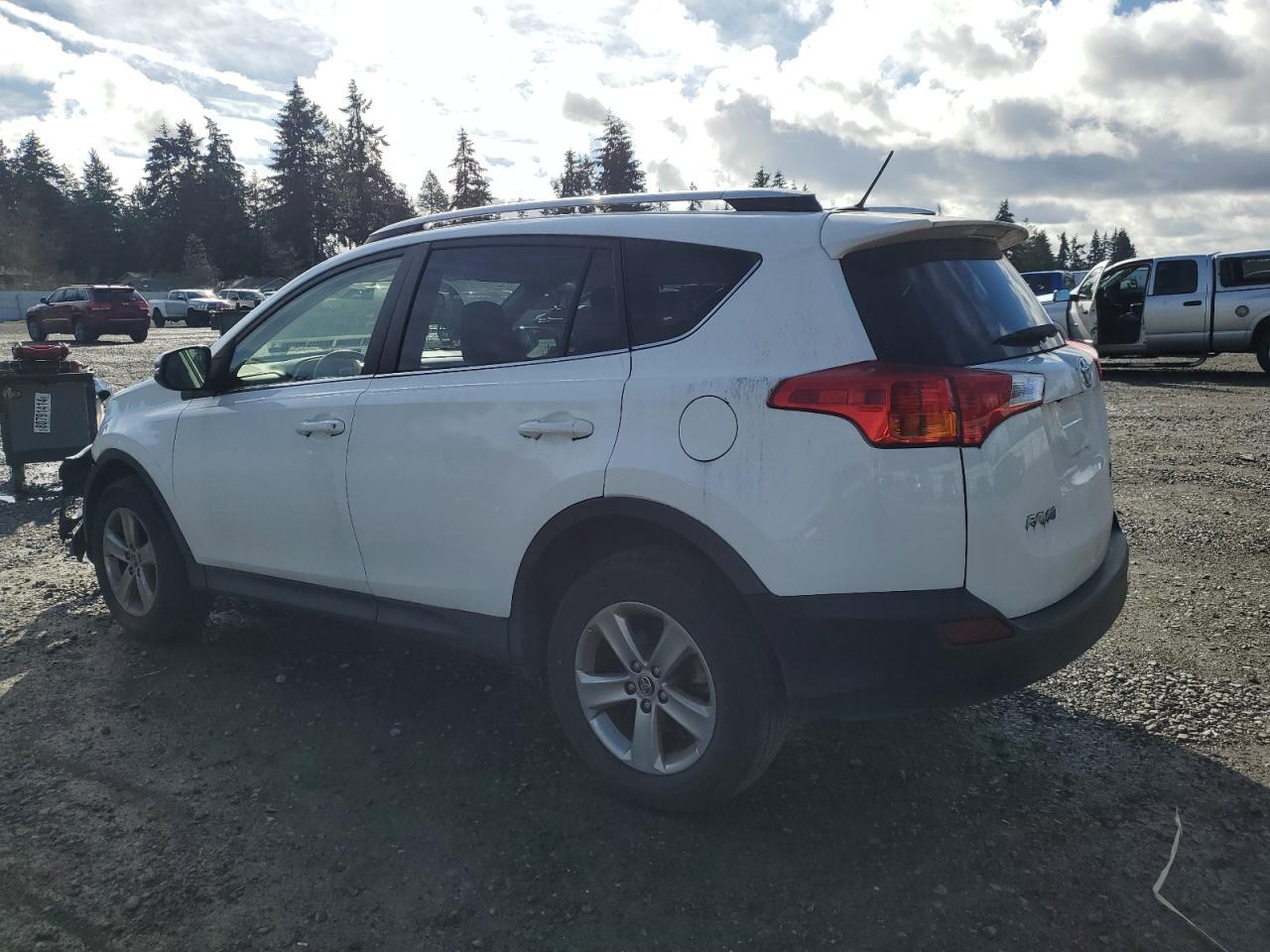 2015 TOYOTA RAV4 XLE - Image 2