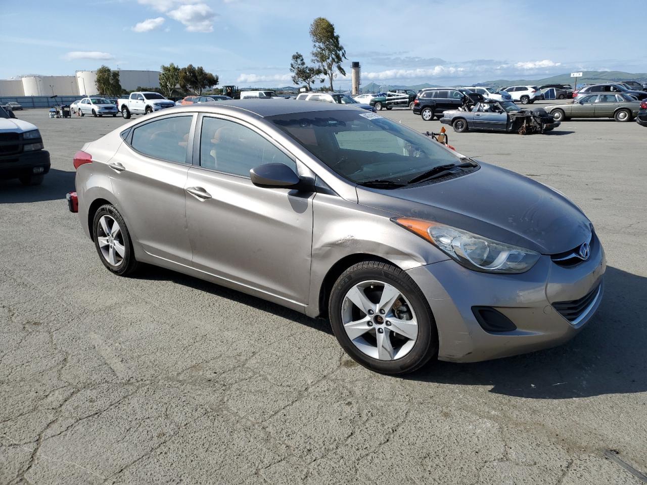 2013 HYUNDAI ELANTRA GL - Image 4