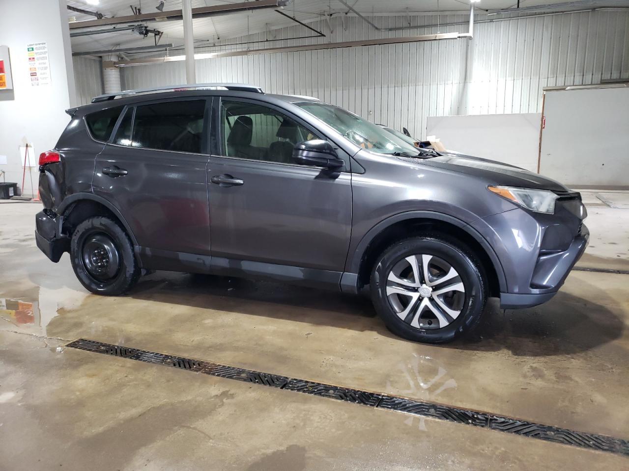 2017 TOYOTA RAV4 LE - Image 4