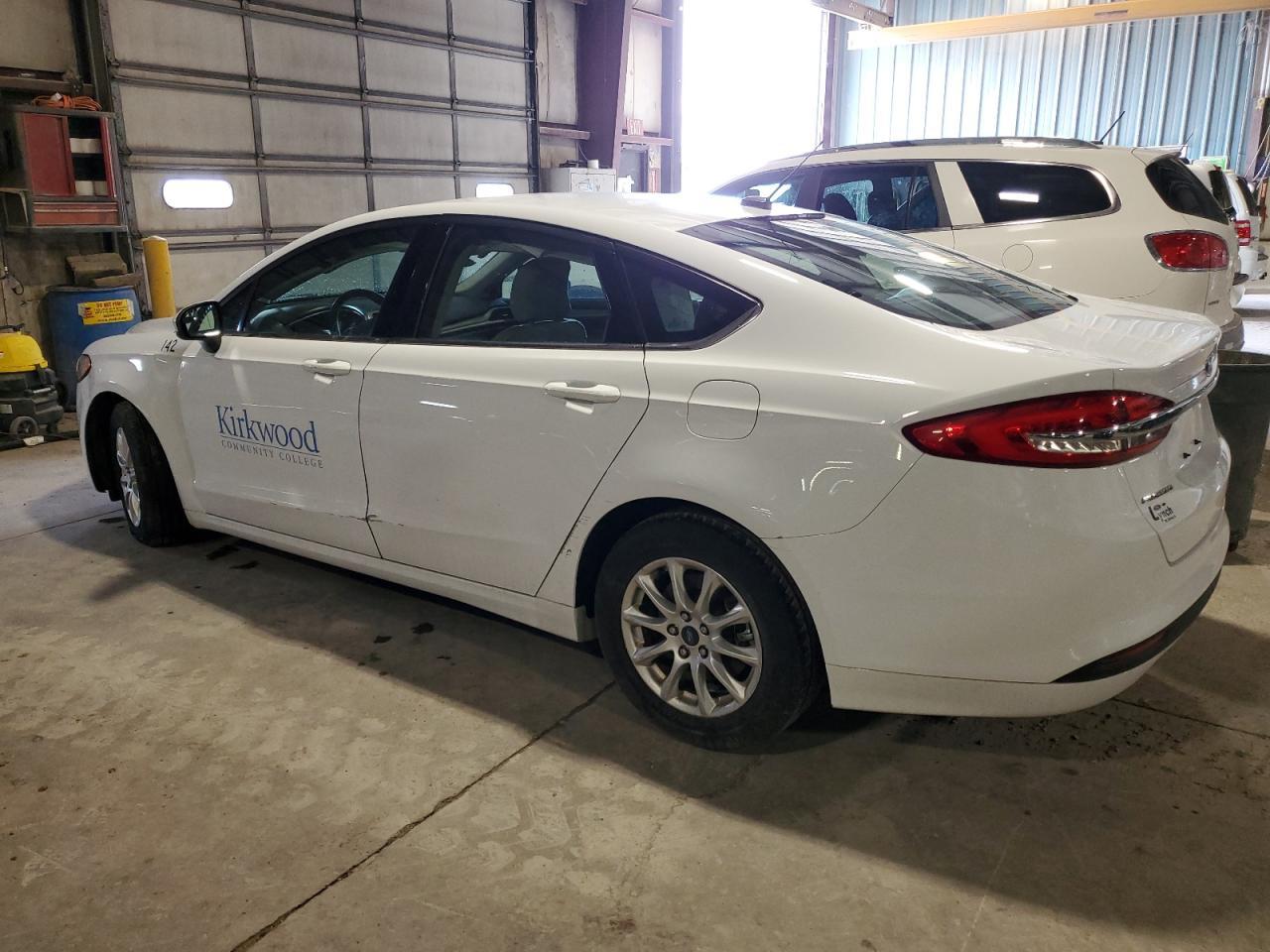 2017 FORD FUSION S - Фото 2