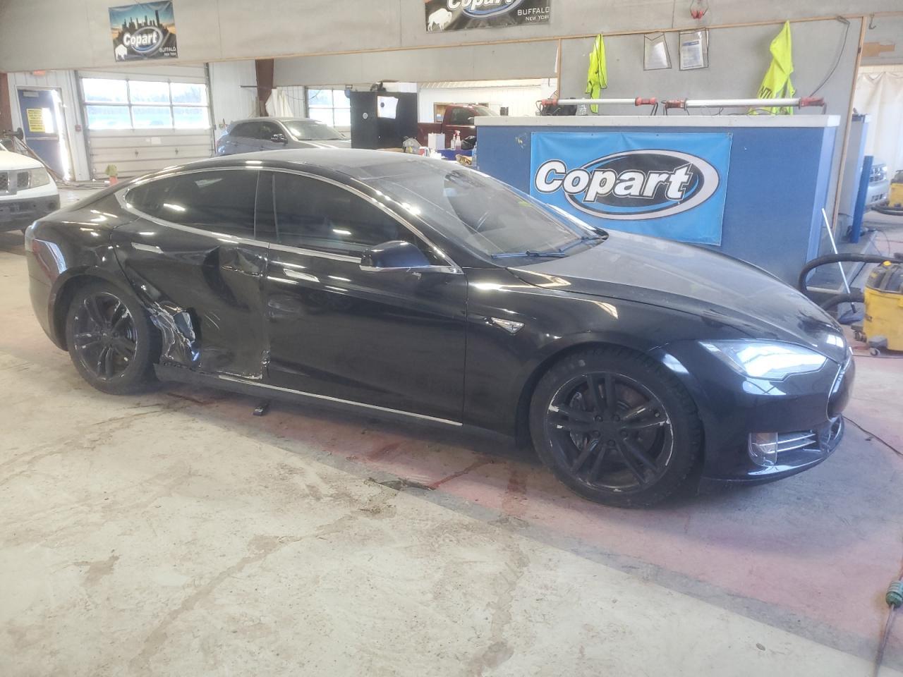 2015 TESLA MODEL S 70 - Image 4