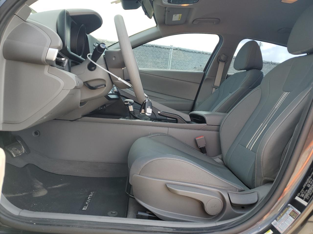 2022 HYUNDAI ELANTRA SE - Image 7