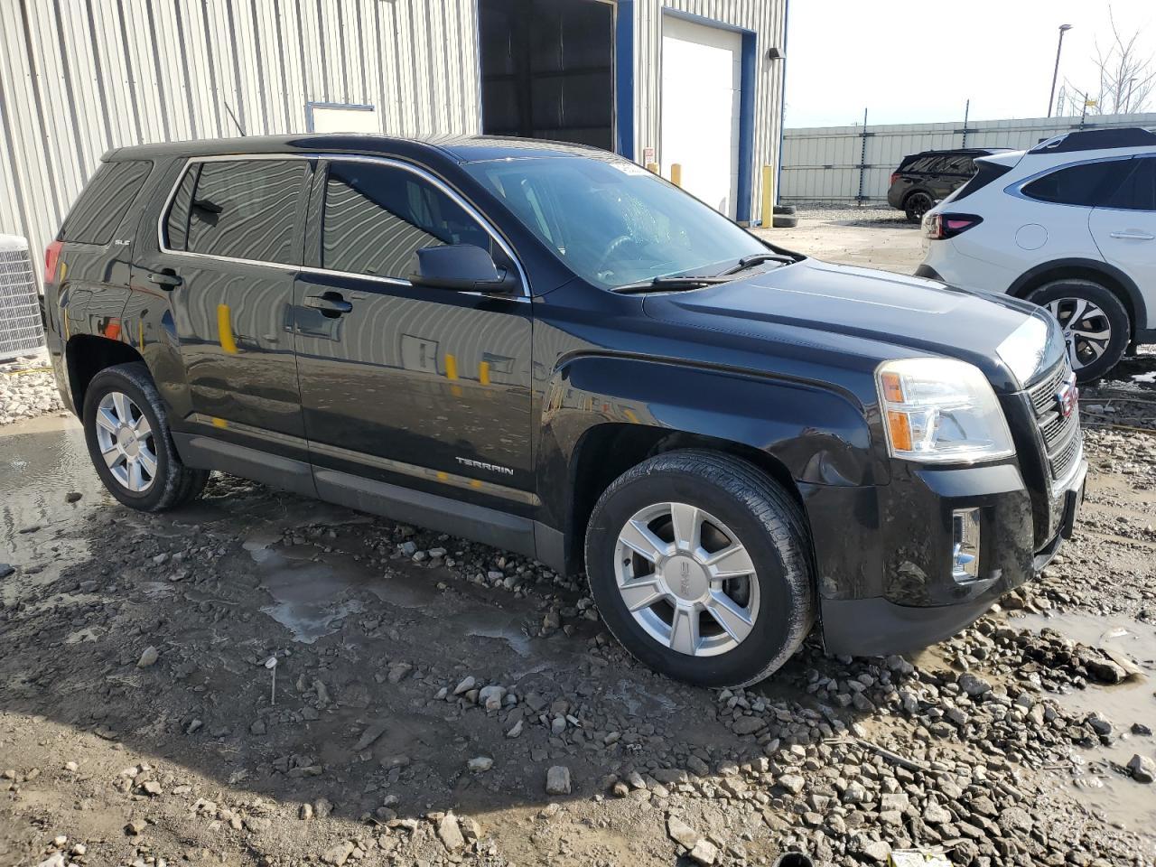 2013 GMC TERRAIN SL - Image 4
