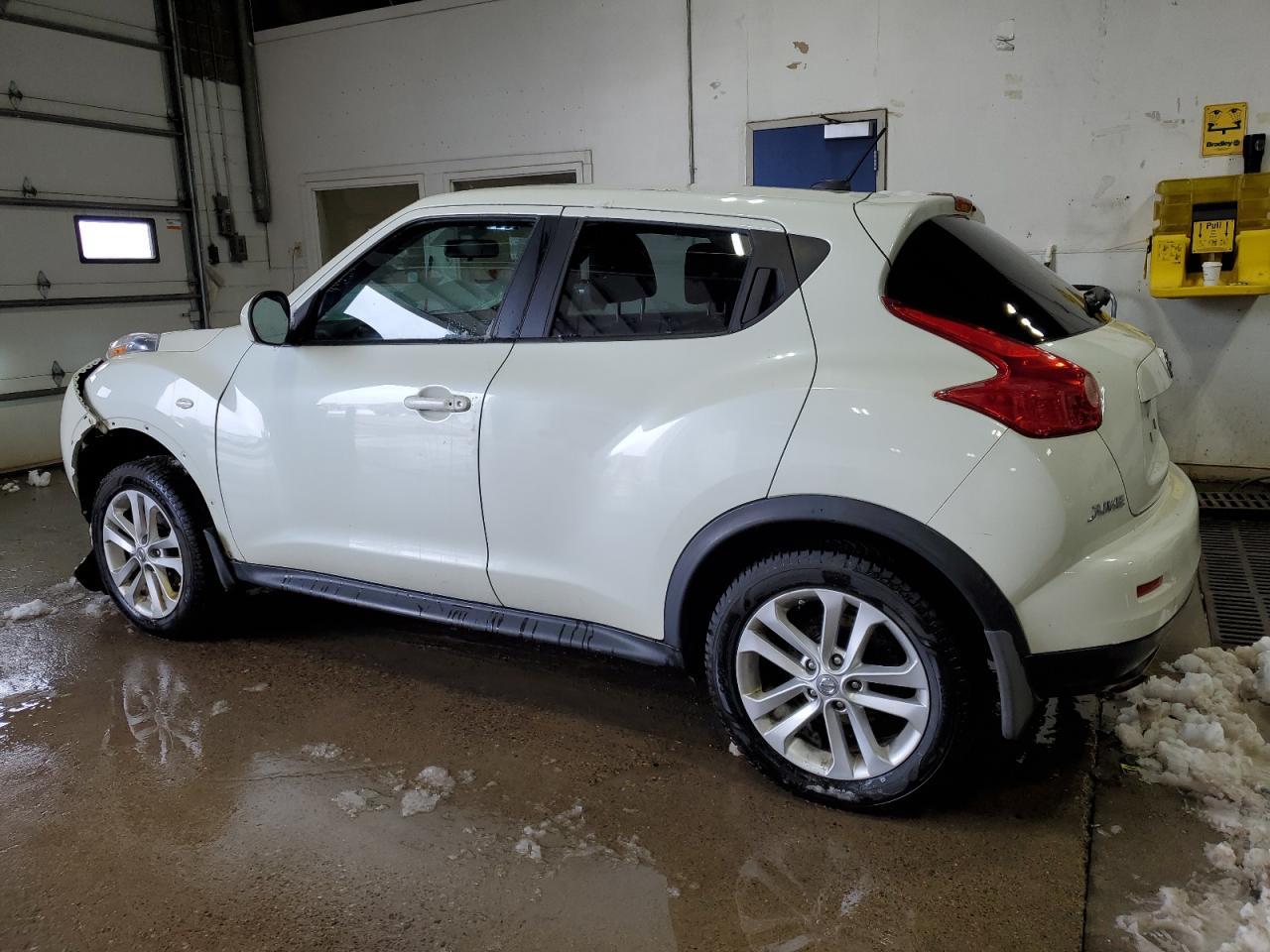 2011 NISSAN JUKE S - Фото 2