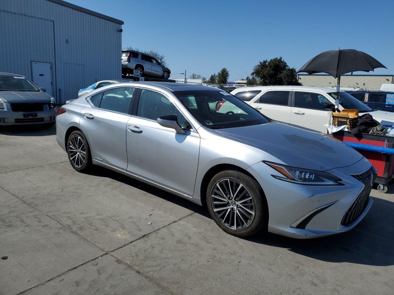 2022 LEXUS ES 300H BA - Фото 4