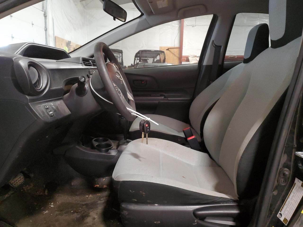 2015 TOYOTA PRIUS C - Фото 7