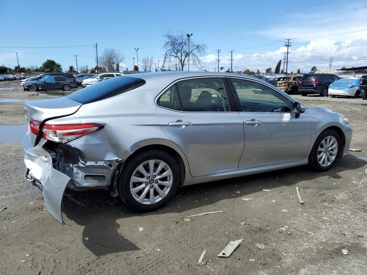 2018 TOYOTA CAMRY L - Фото 3