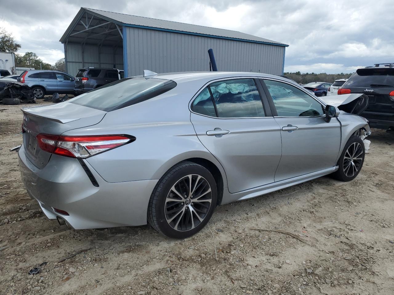 2020 TOYOTA CAMRY SE - Image 3