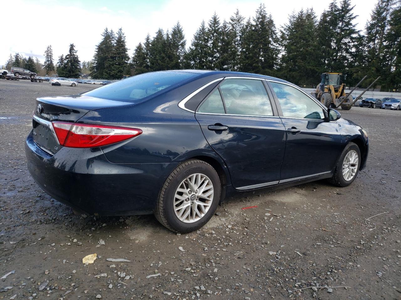 2017 TOYOTA CAMRY LE - Фото 3