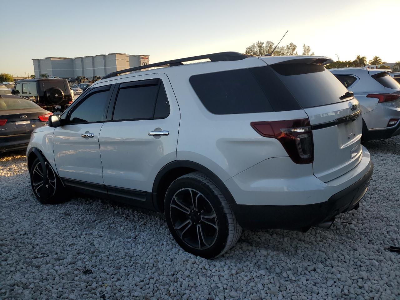 2013 FORD EXPLORER S - Фото 2