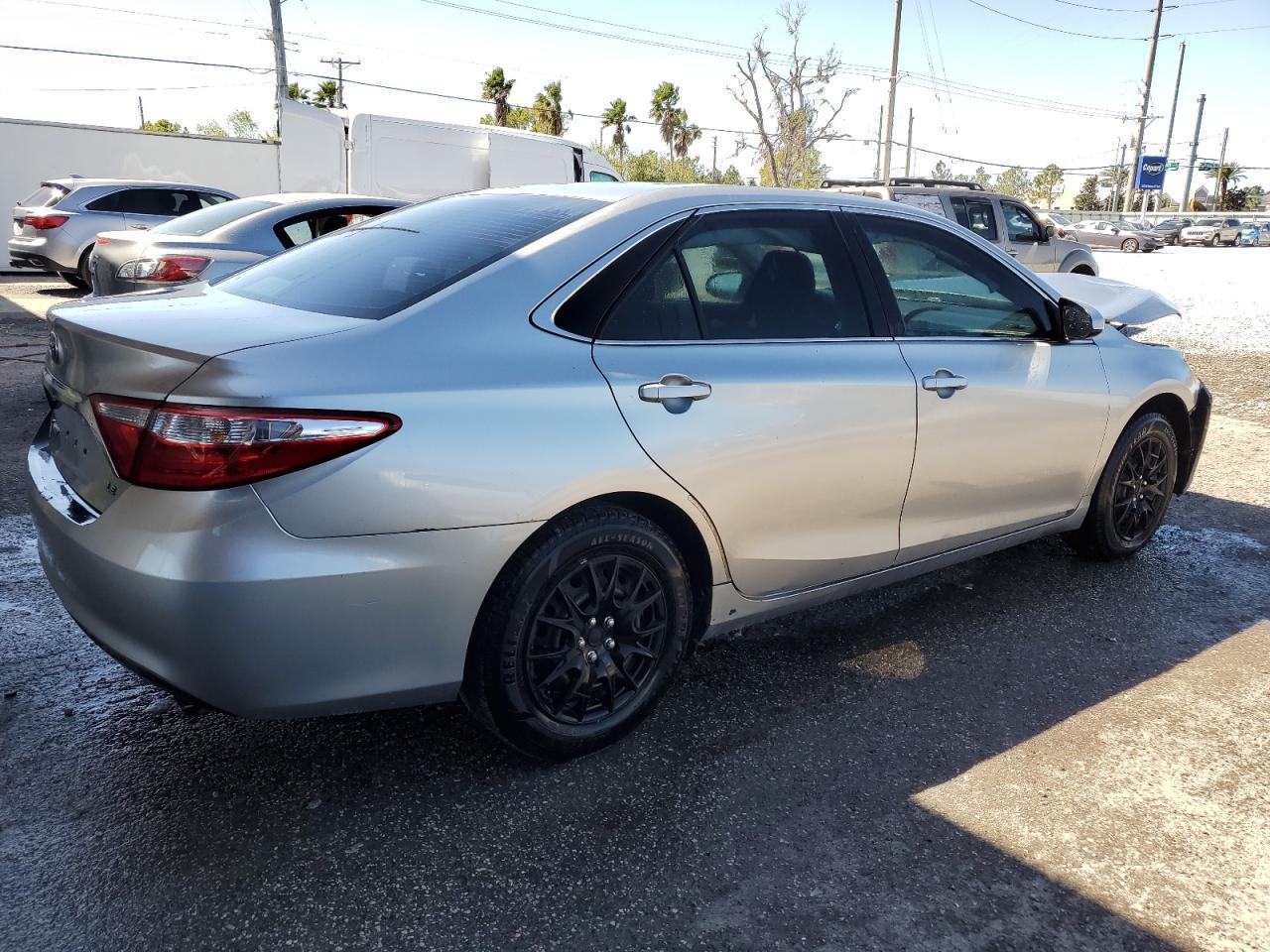2015 TOYOTA CAMRY LE - Image 3
