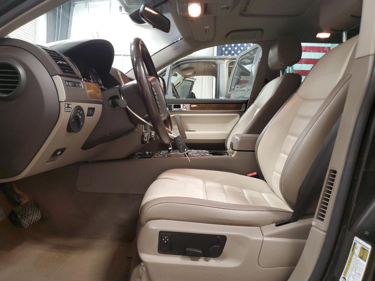 2010 VOLKSWAGEN TOUAREG TD - Image 7
